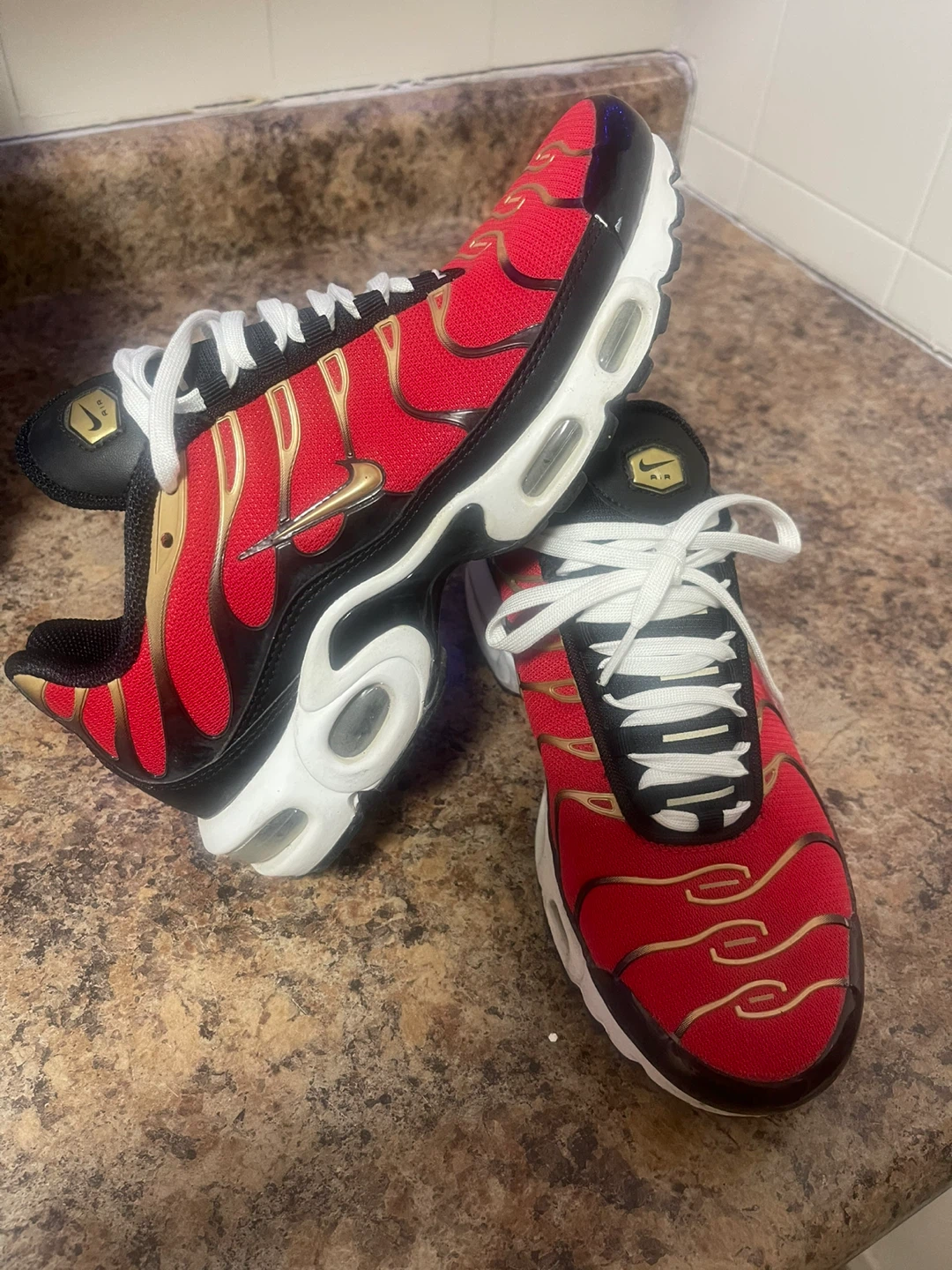 Nike Air Max Plus TN Red/Gold, US 7.5 - photo 2