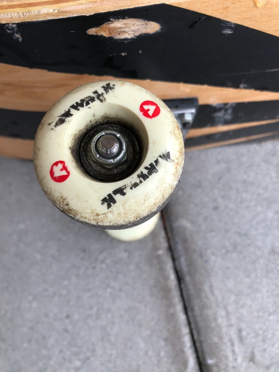 Used Airwalk Skateboard ( 30 inch) image indicator(2)