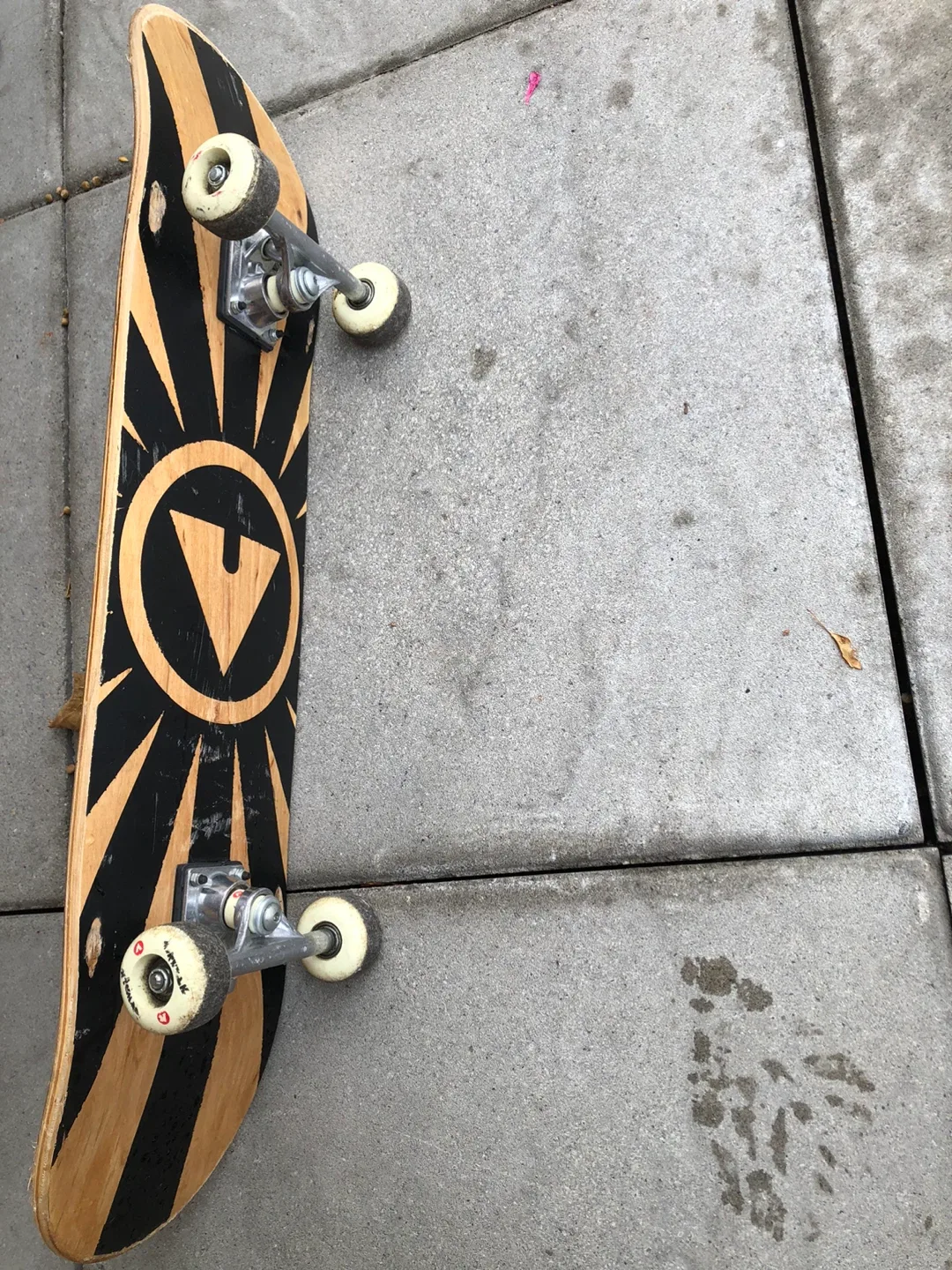 Used Airwalk Skateboard ( 30 inch) image indicator(3)