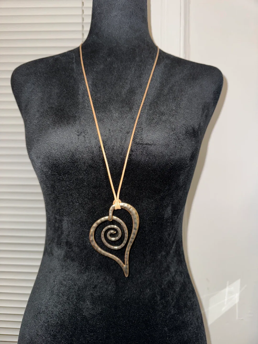 Gold Heart Pendant Necklace image indicator(2)