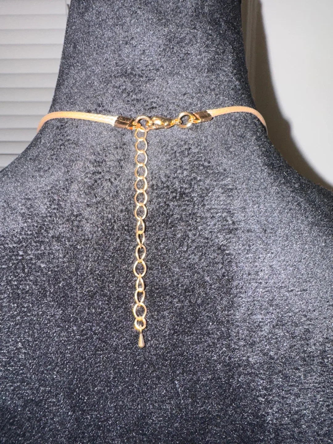 Gold Heart Pendant Necklace image indicator(5)