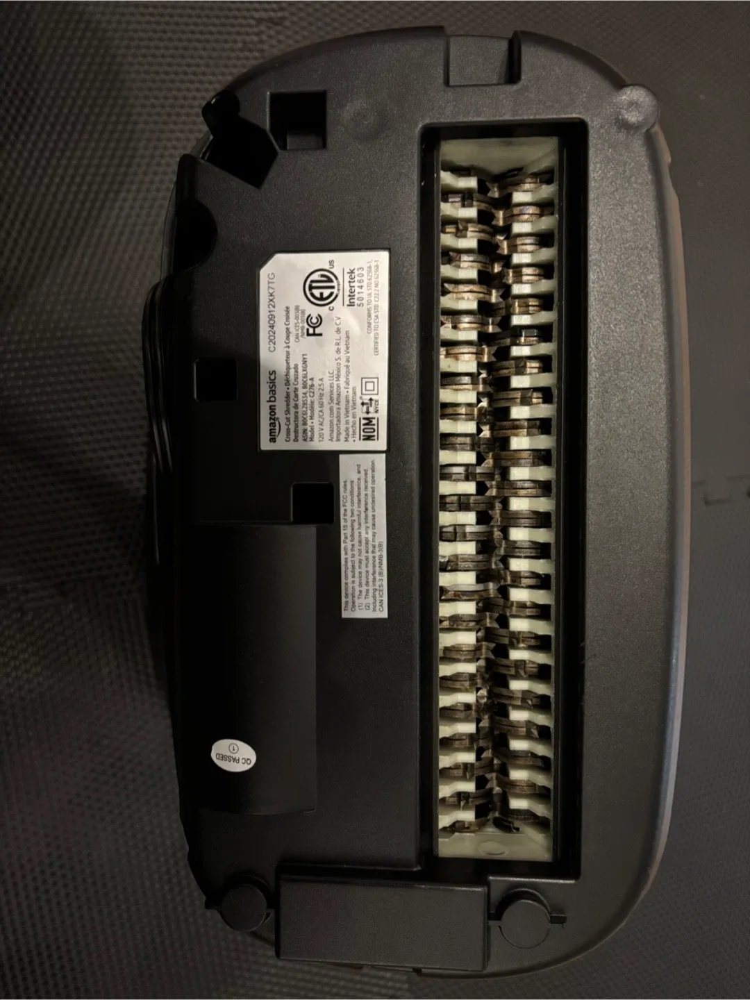 Amazon Basics 8-Sheet Cross-Cut Shredder image indicator(3)