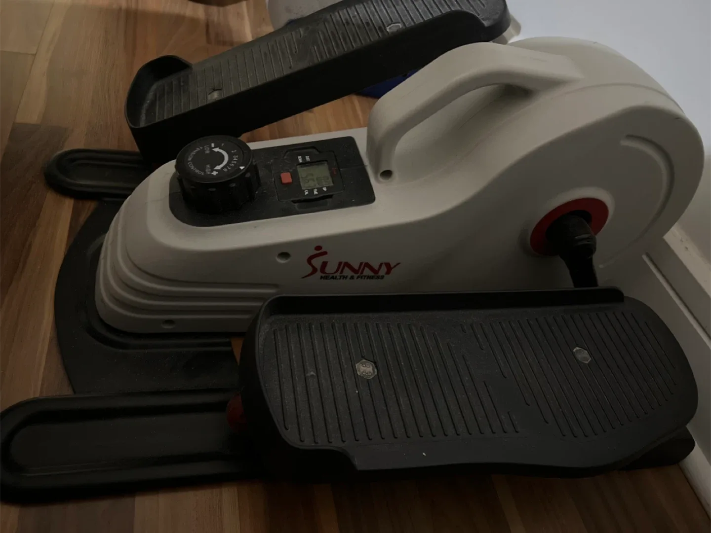 Sunny Health & Fitness sitting elliptical image indicator(2)