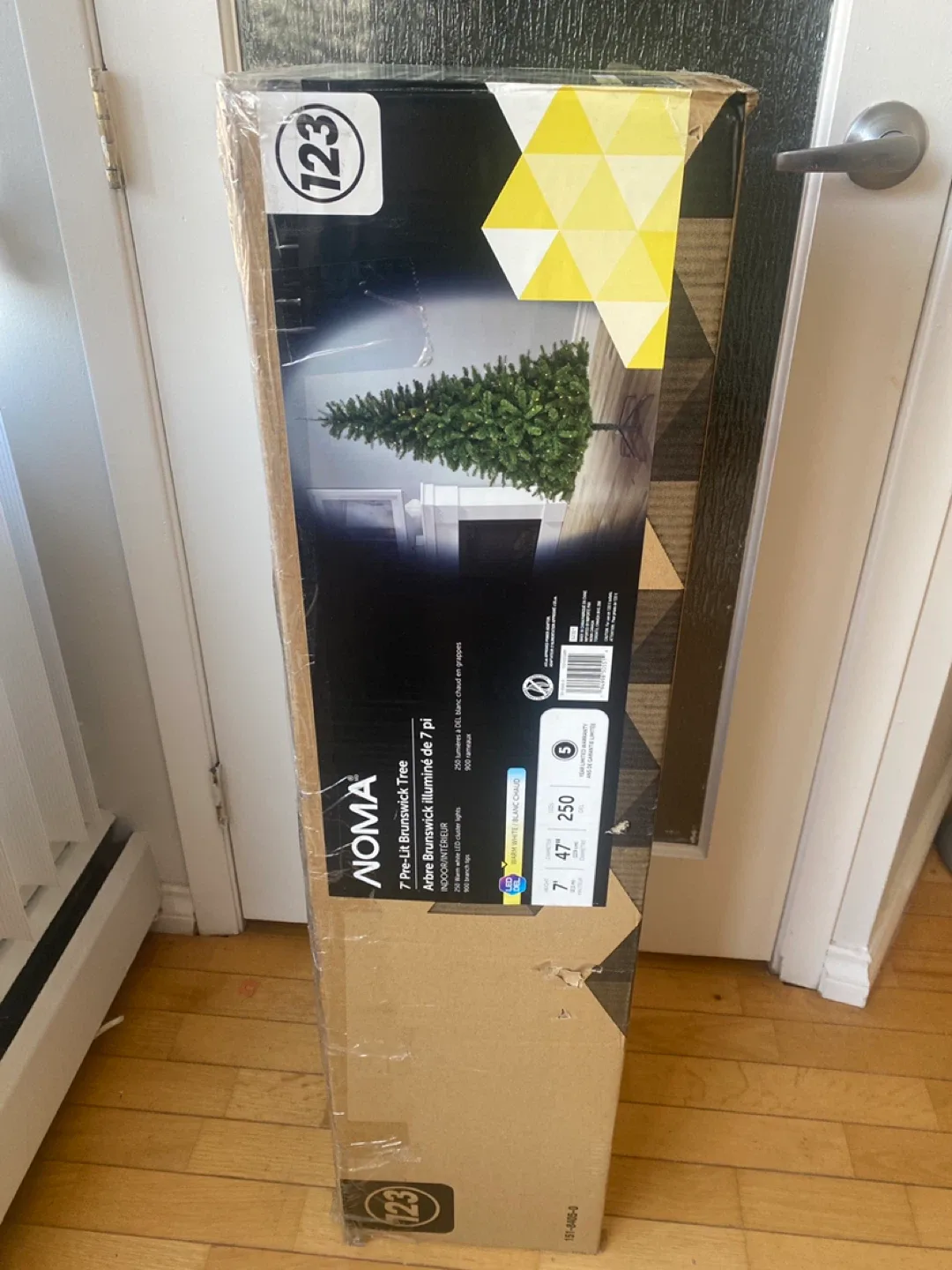 NOMA 7' Pre-Lit Brunswick Christmas Tree - New in Box! image indicator(2)