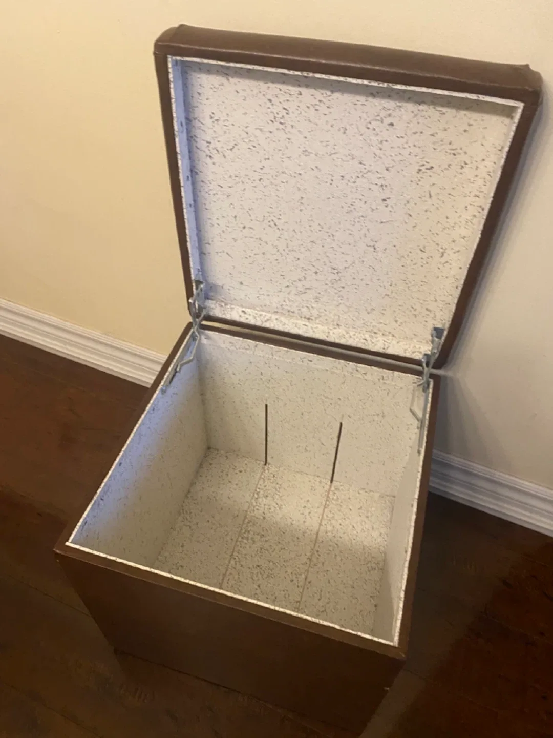 Brown Storage Ottoman image indicator(3)