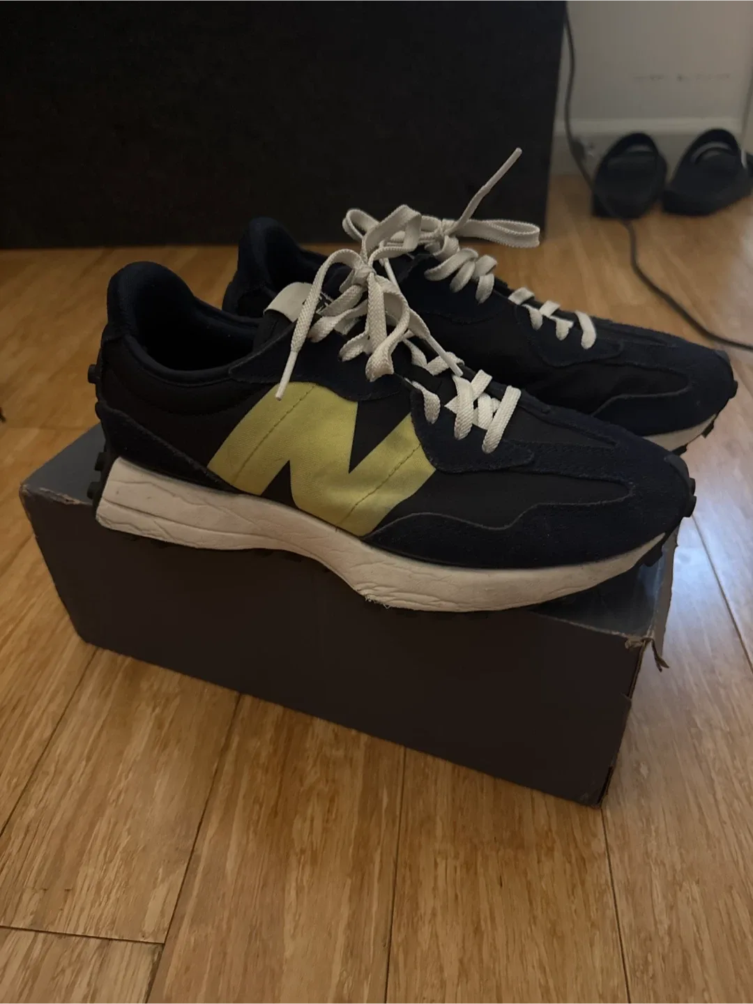 New Balance 327CC Lifestyle Shoes - Size 8