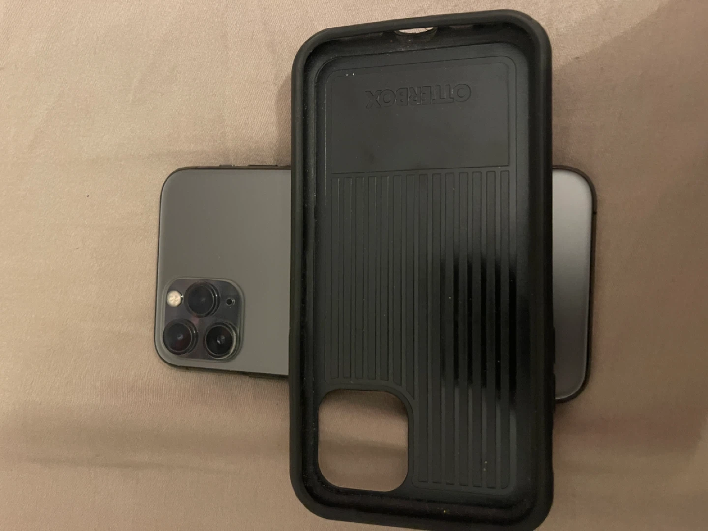 iPhone 12 Pro Max (WITH BOX) (3 CASES INCLUDED) - photo 5