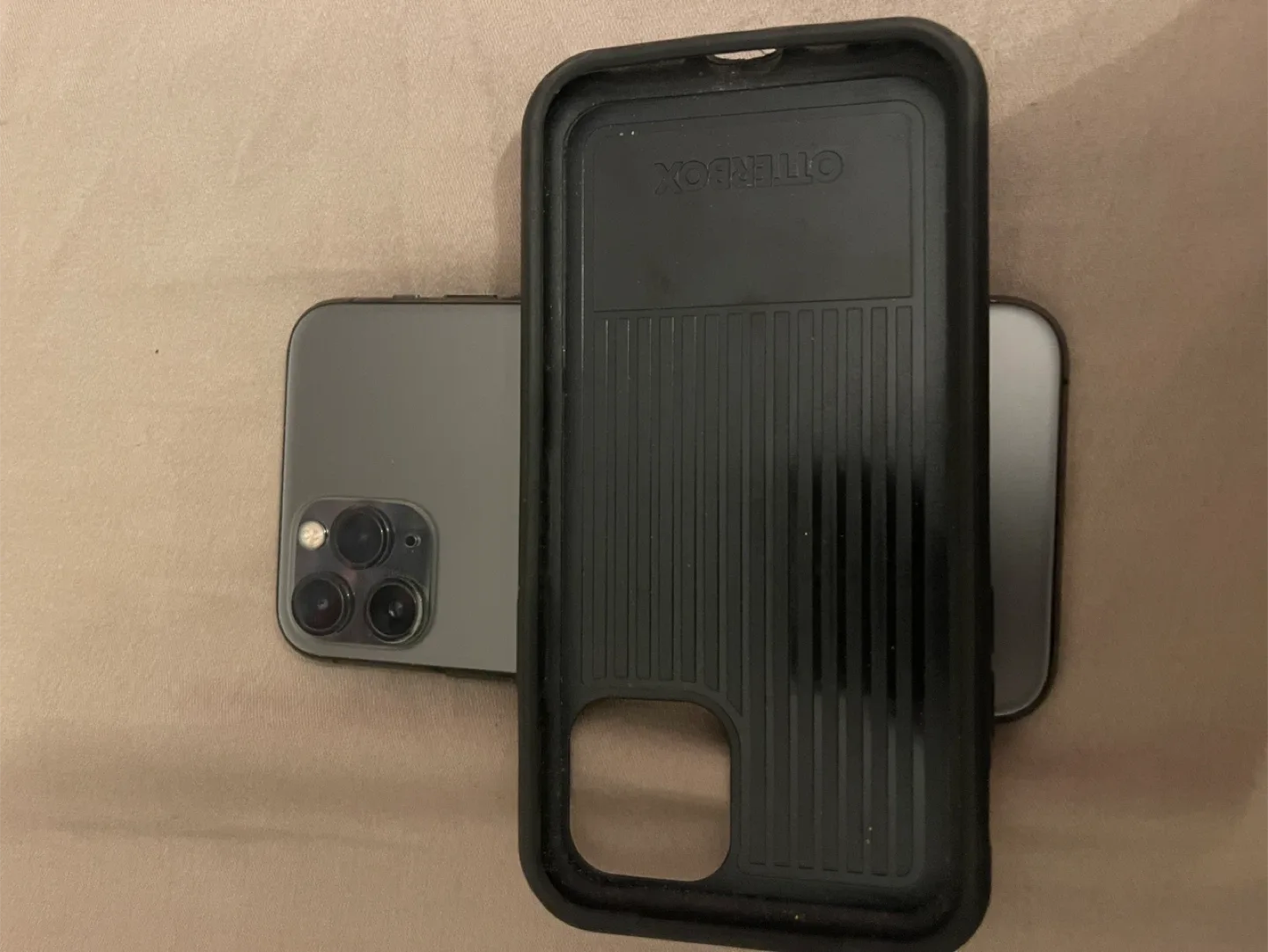 iPhone 12 Pro Max (WITH BOX) (3 CASES INCLUDED) image indicator(5)