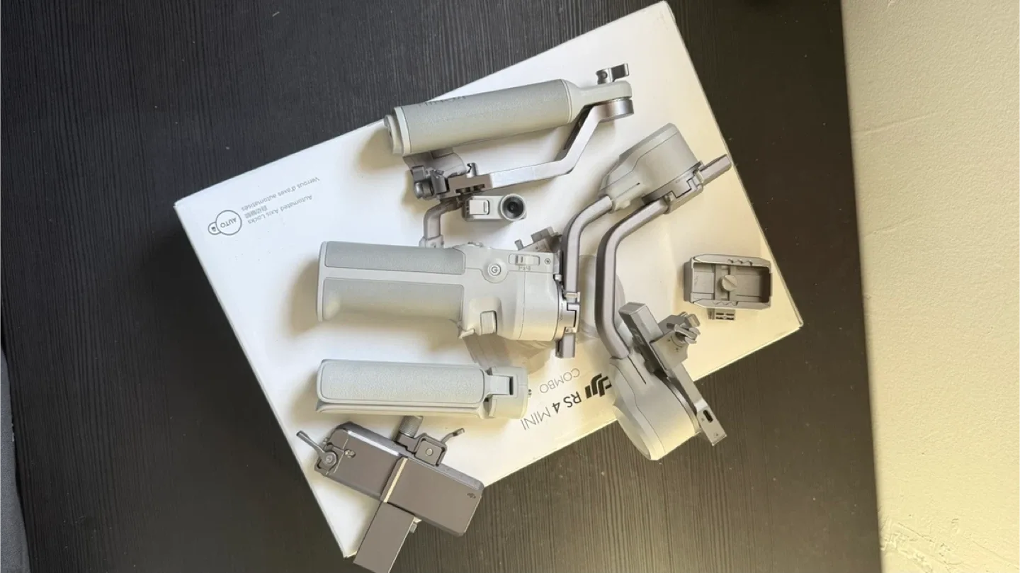 DJI RS 4 Mini Combo Gimbal Stabilizer