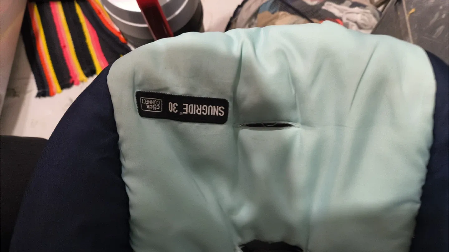 Graco SnugRide 30 Infant Car Seat with base image indicator(4)