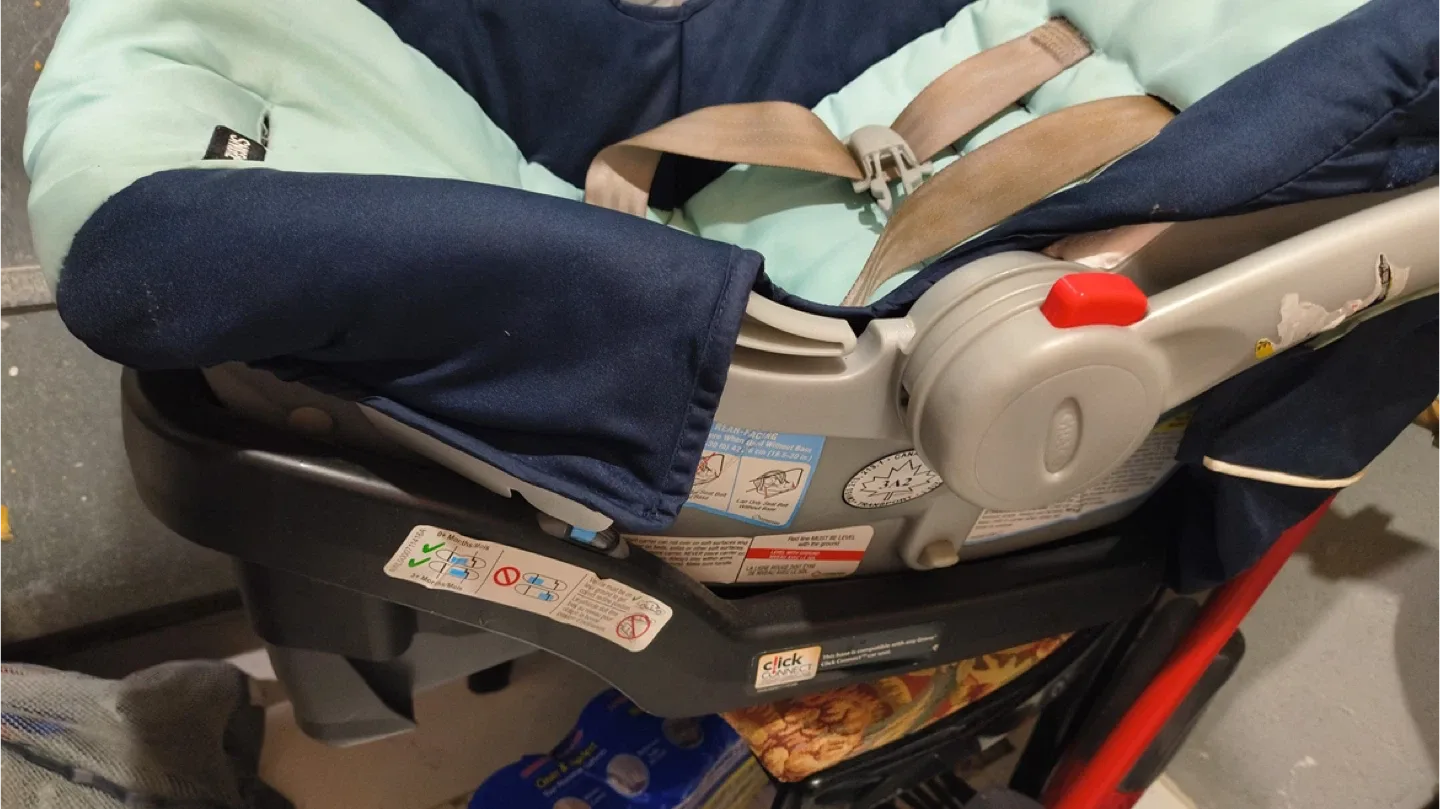 Graco SnugRide 30 Infant Car Seat with base image indicator(2)