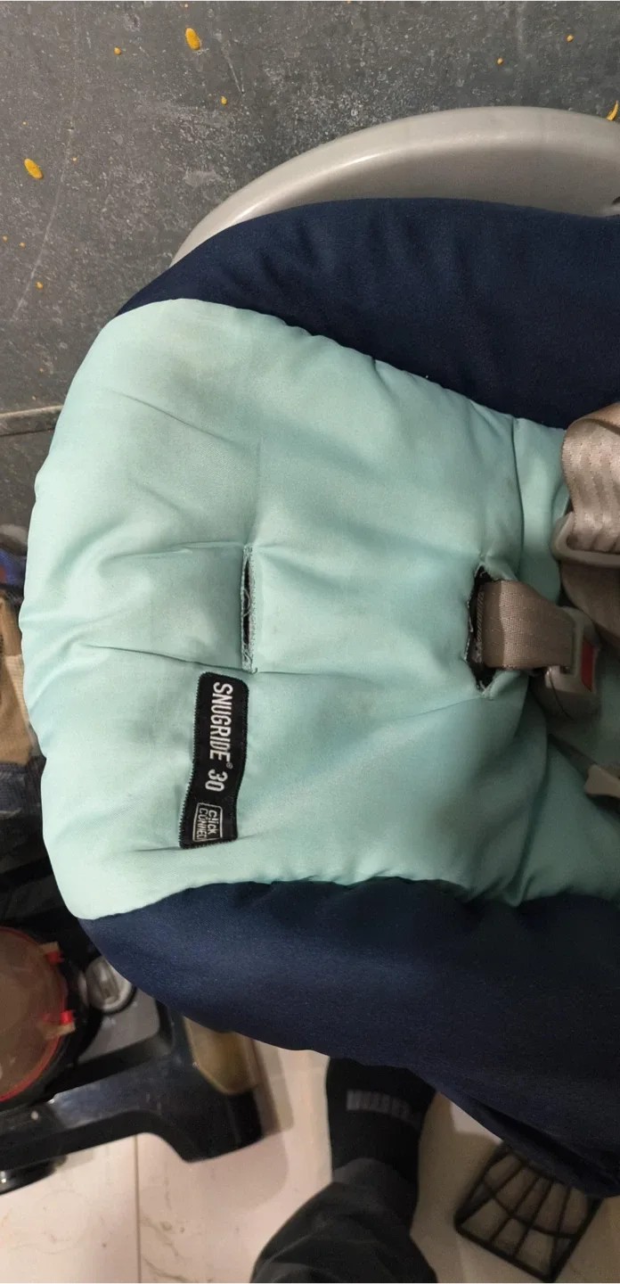 Graco SnugRide 30 Infant Car Seat with base image indicator(3)