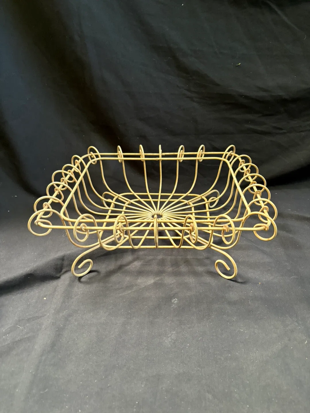 Gold Metal Wire Basket image indicator(2)