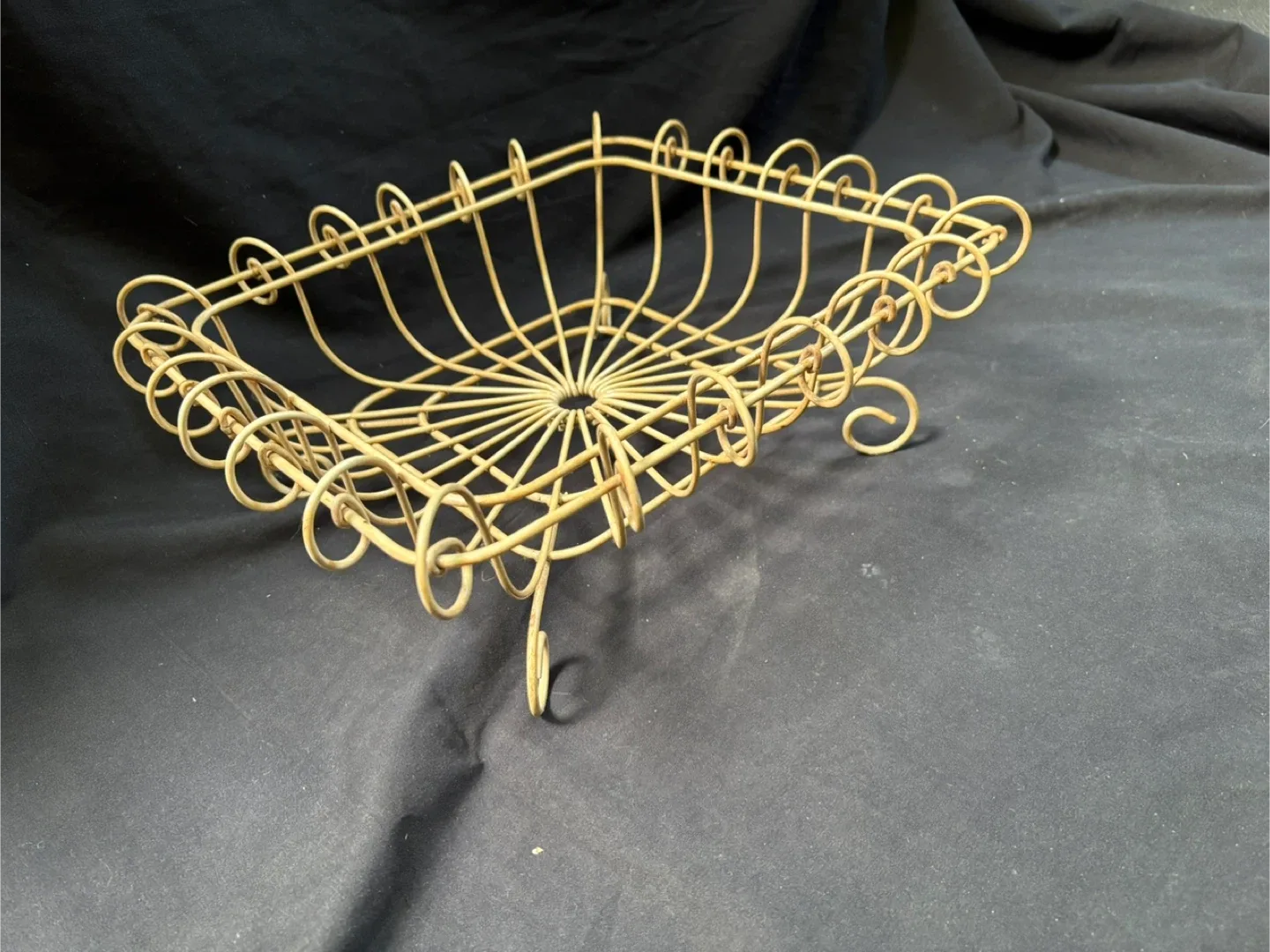 Gold Metal Wire Basket image indicator(4)