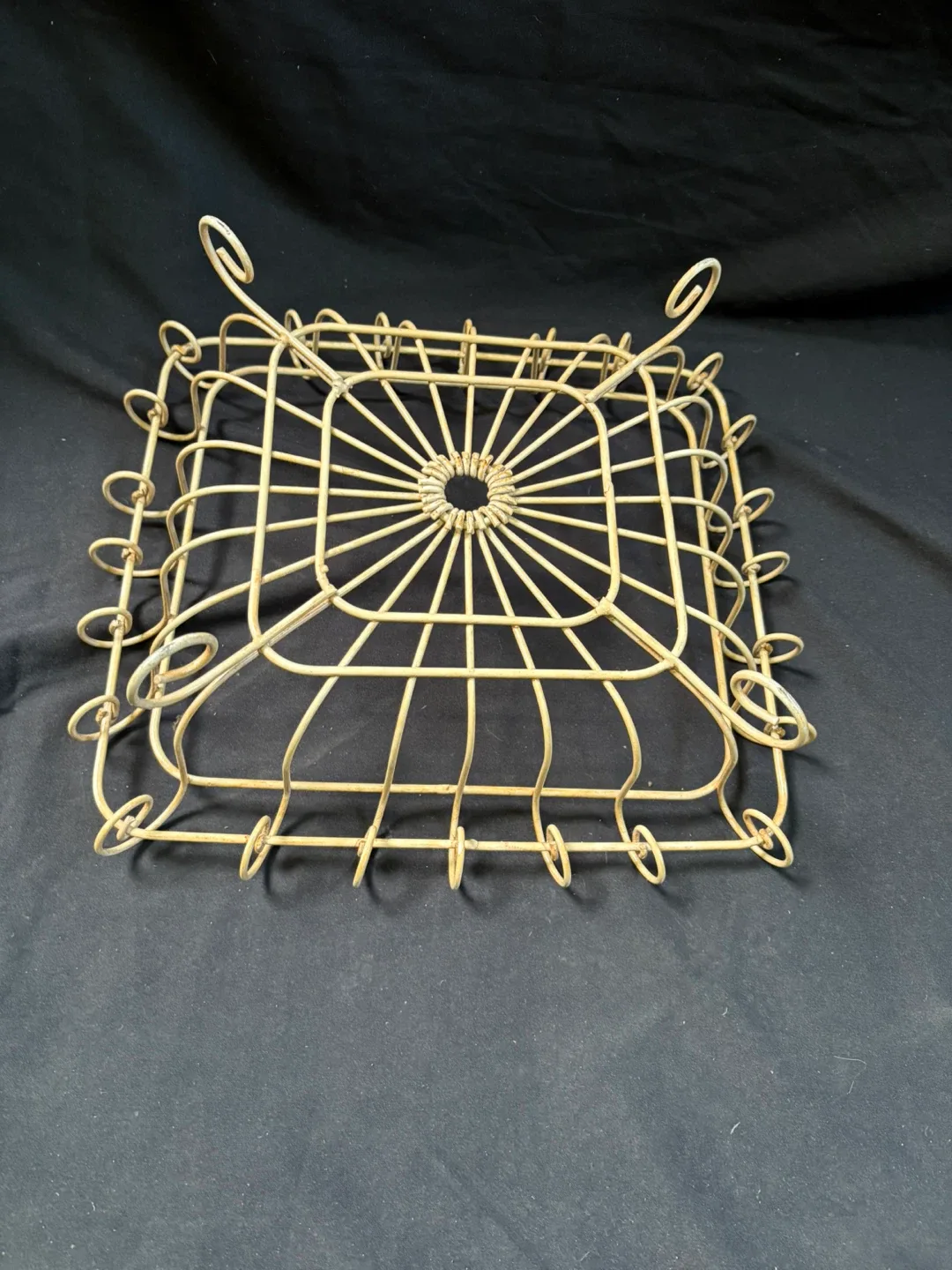 Gold Metal Wire Basket image indicator(6)