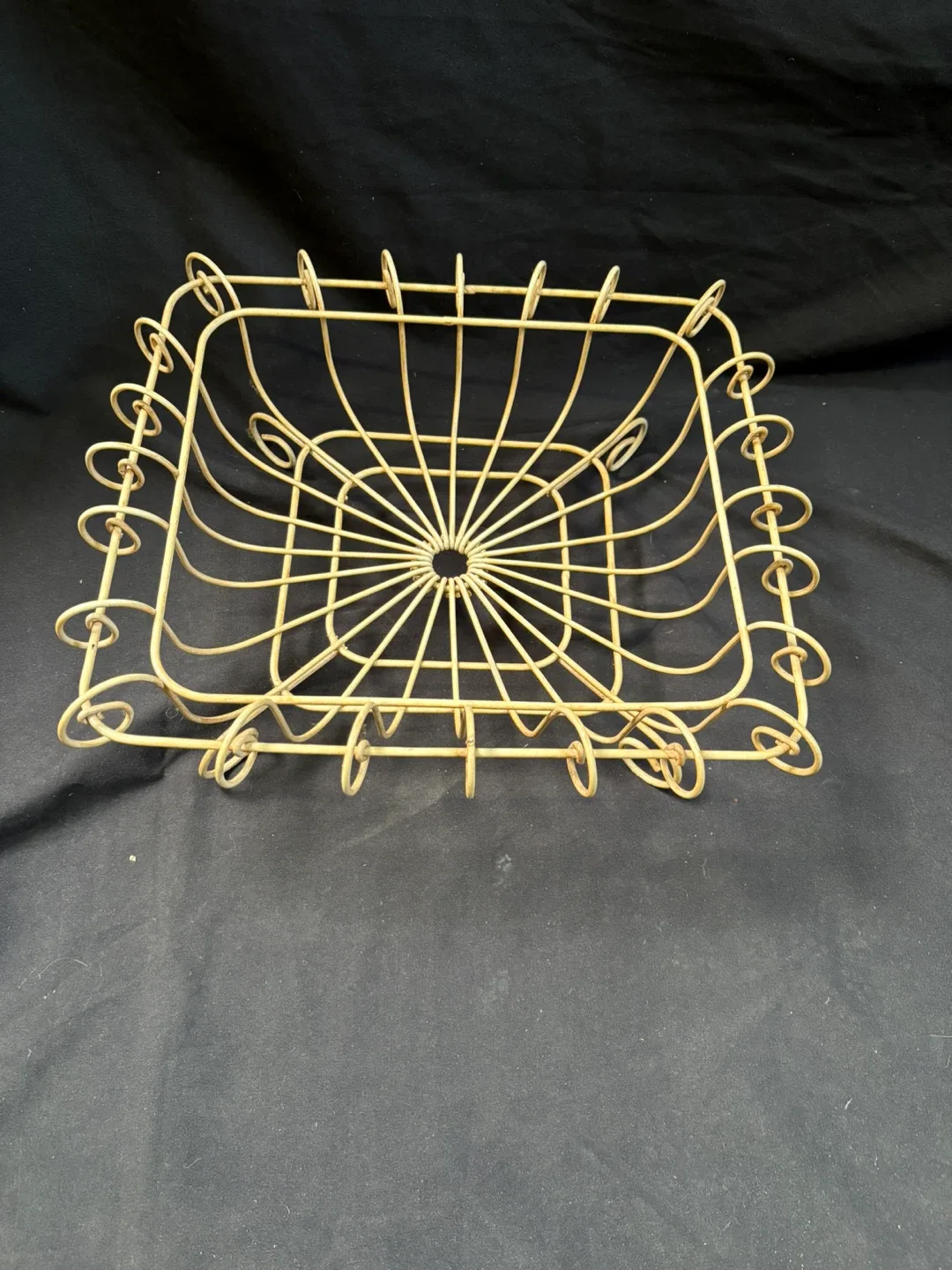 Gold Metal Wire Basket image indicator(3)