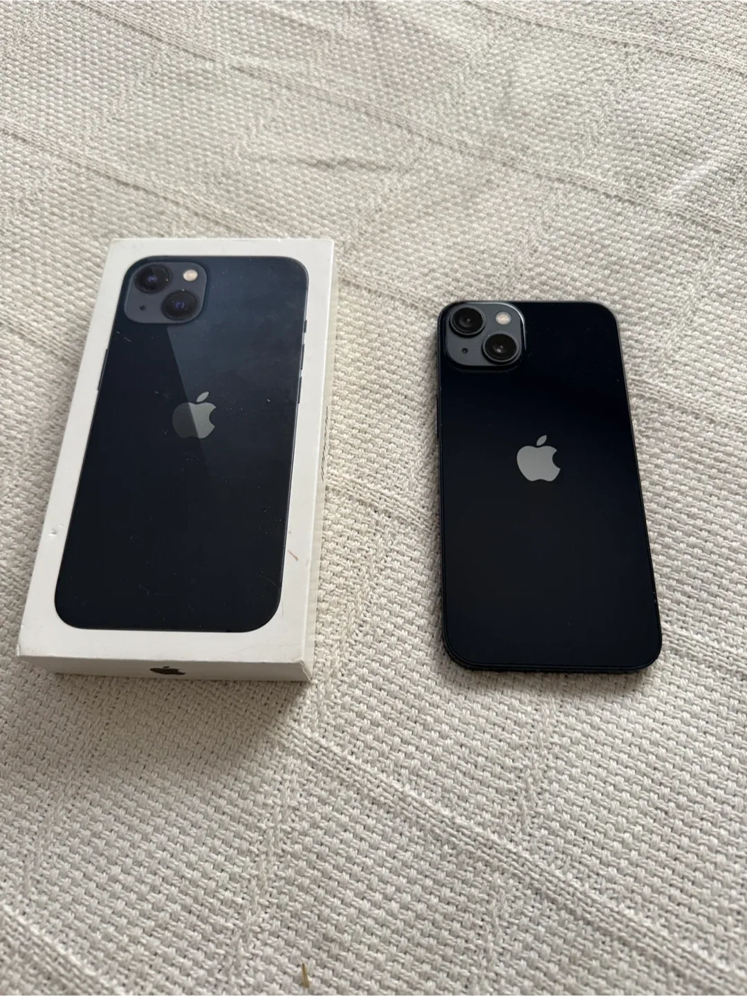 iPhone 13 Like New! image indicator(3)