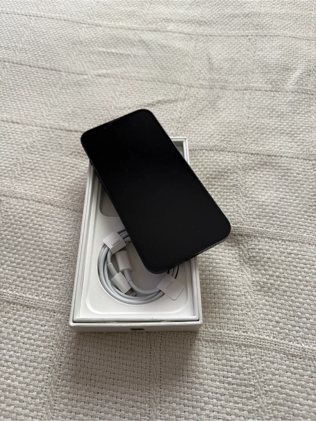 iPhone 13 Like New! image indicator(2)