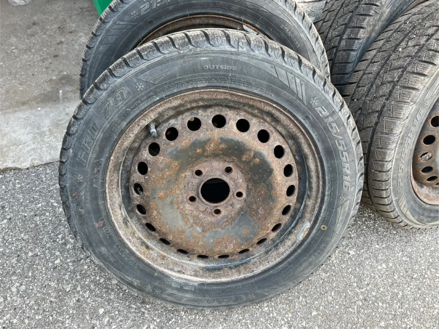 Set of 4 Winter Tires 215/55R16 image indicator(5)