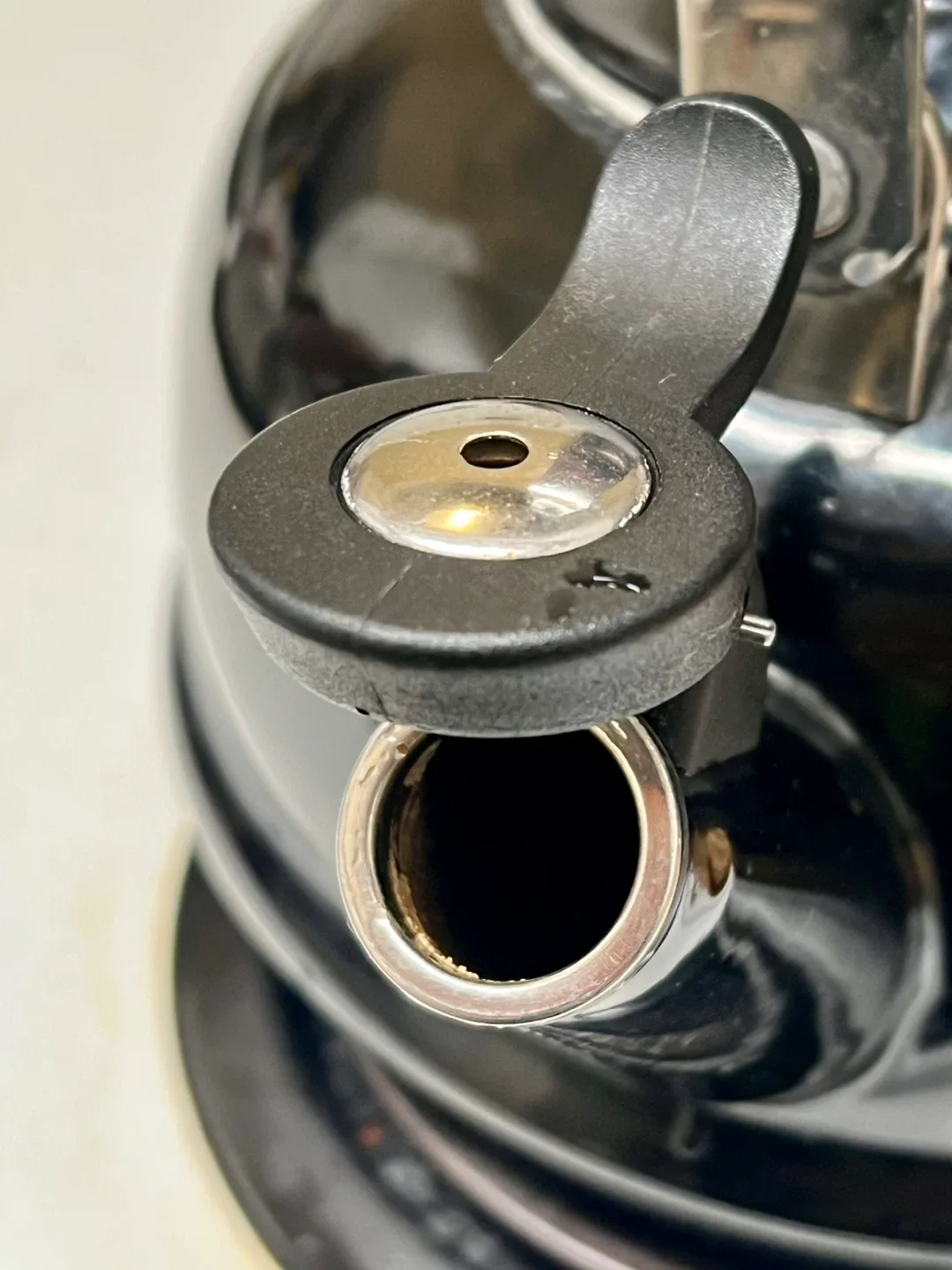 Le Creuset Black Enamel Classic Whistling Kettle 1.6 Litres image indicator(5)