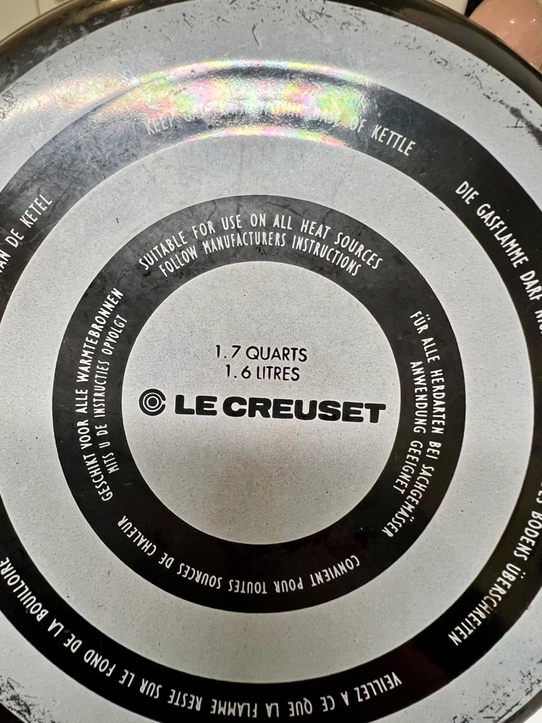 Le Creuset Black Enamel Classic Whistling Kettle 1.6 Litres image indicator(7)