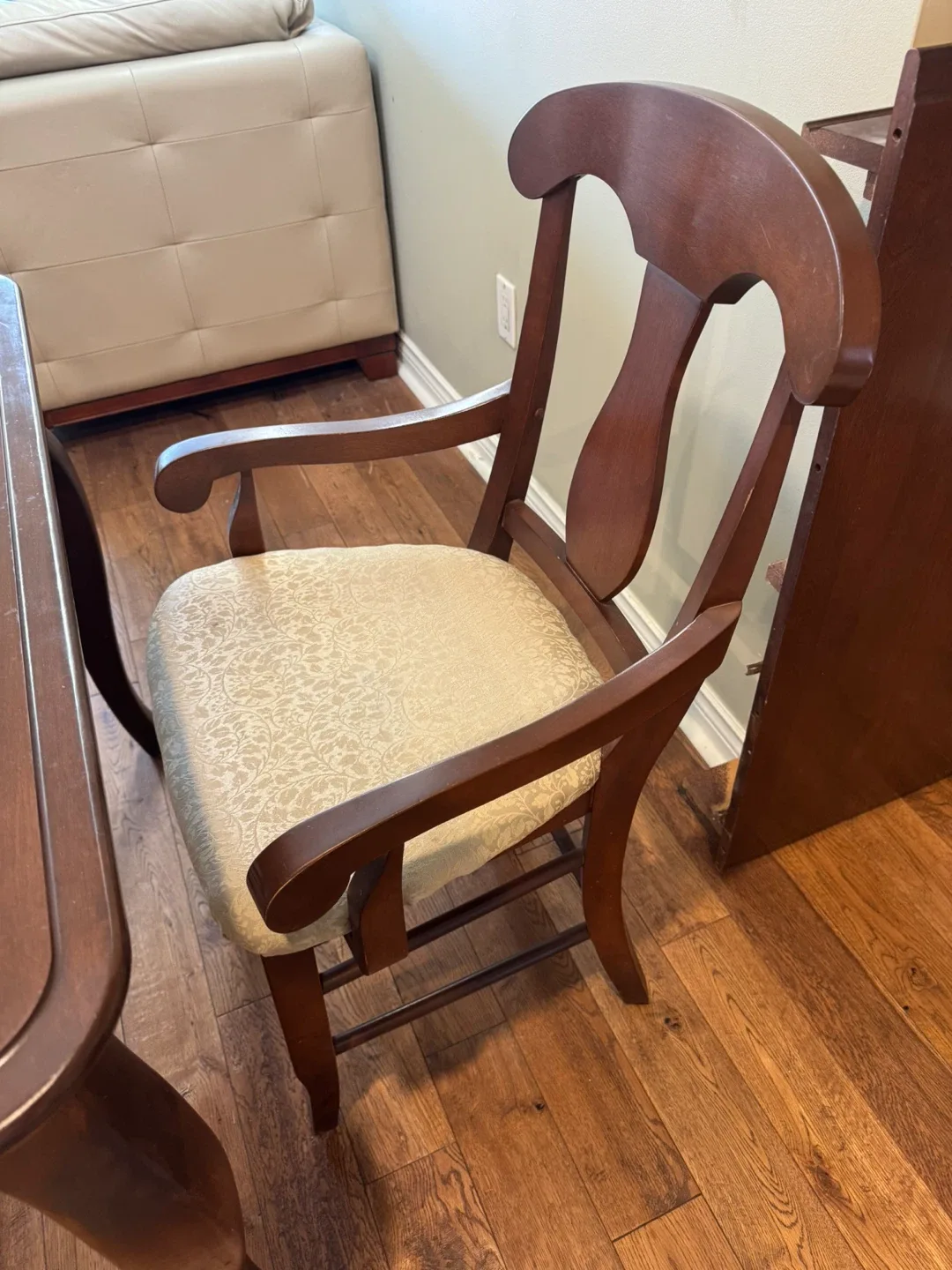 Dining Table and Chairs Set image indicator(2)