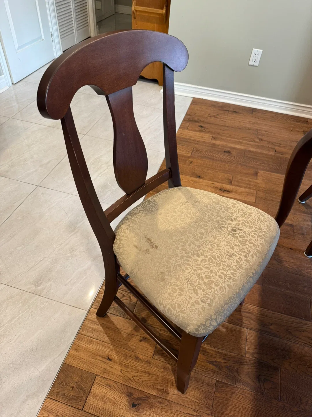 Dining Table and Chairs Set image indicator(3)