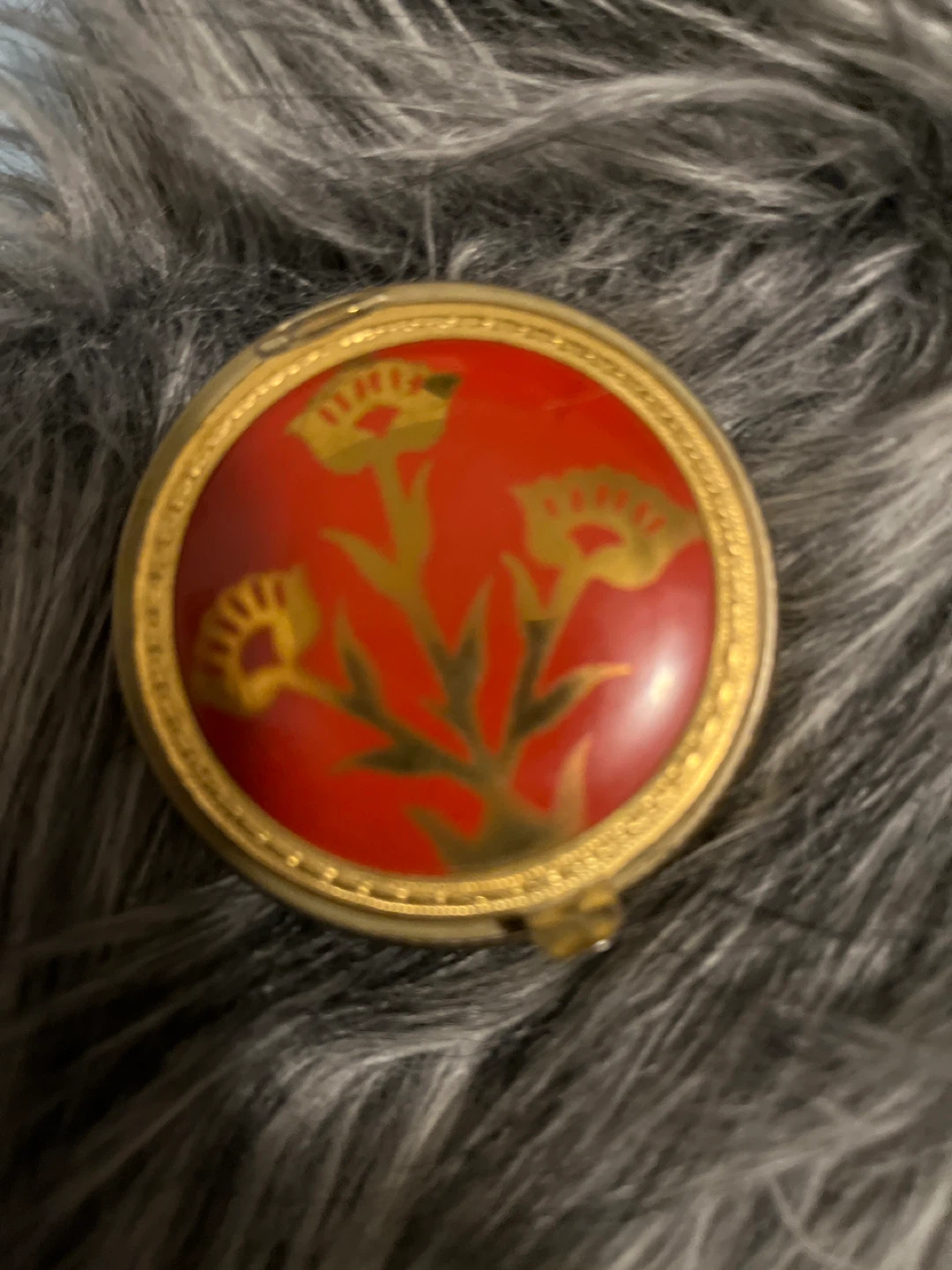 Vintage Red & Gold Tone Powder Compact - photo 4