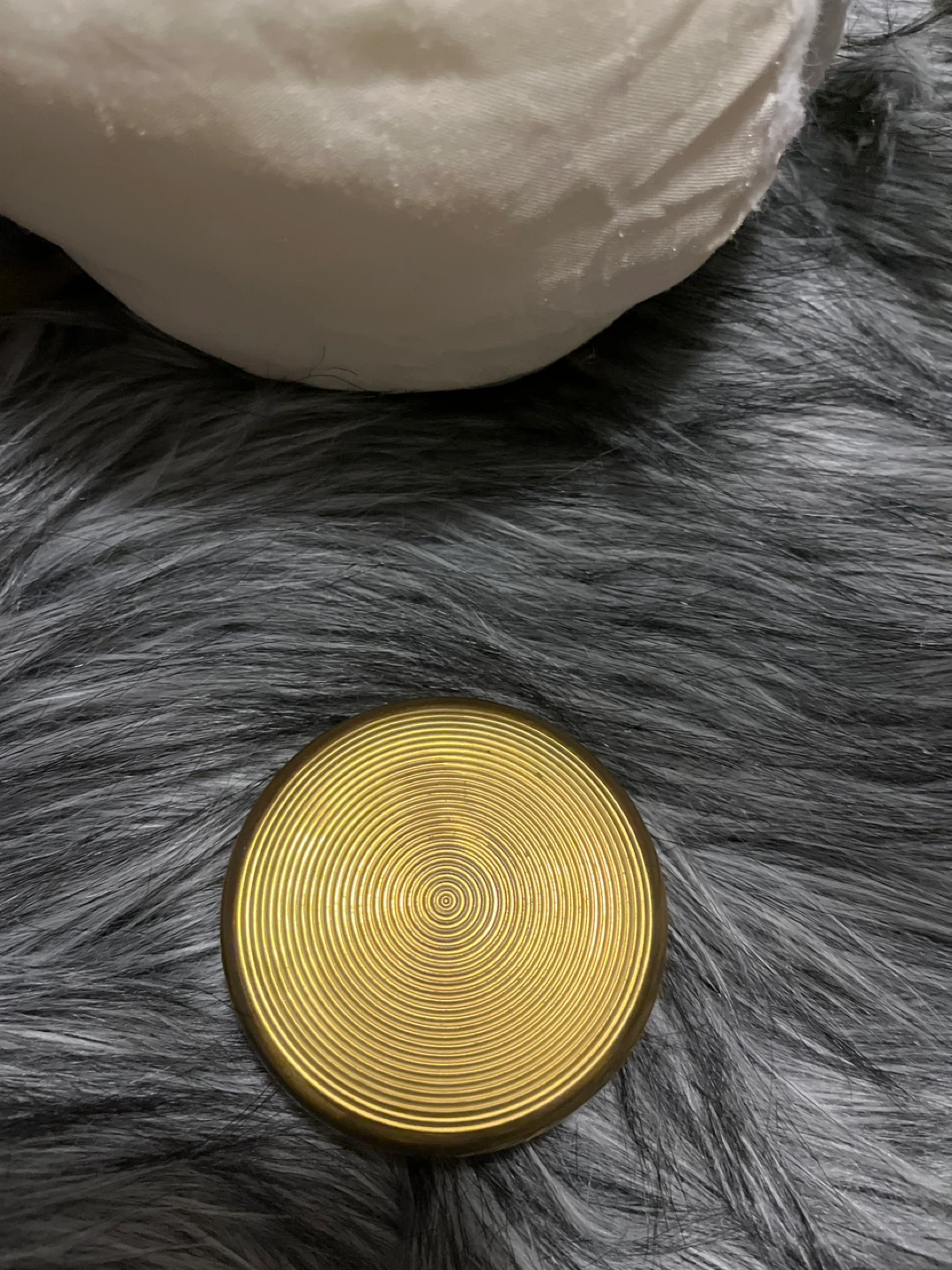 Vintage Red & Gold Tone Powder Compact - photo 5