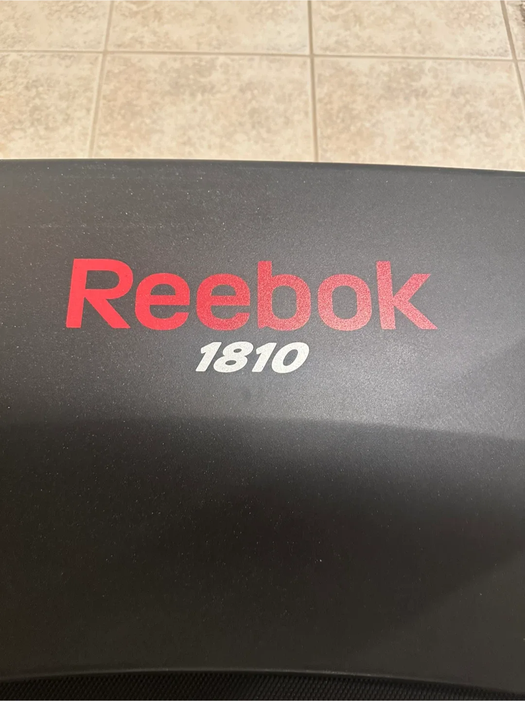Reebok 1810 Treadmill – Excellent Condition image indicator(4)