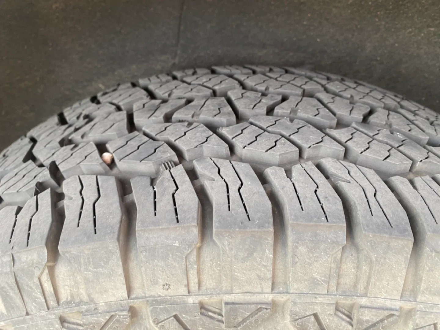 Blackhawk RidgeClawler A/T 275/60R20 Tire image indicator(3)