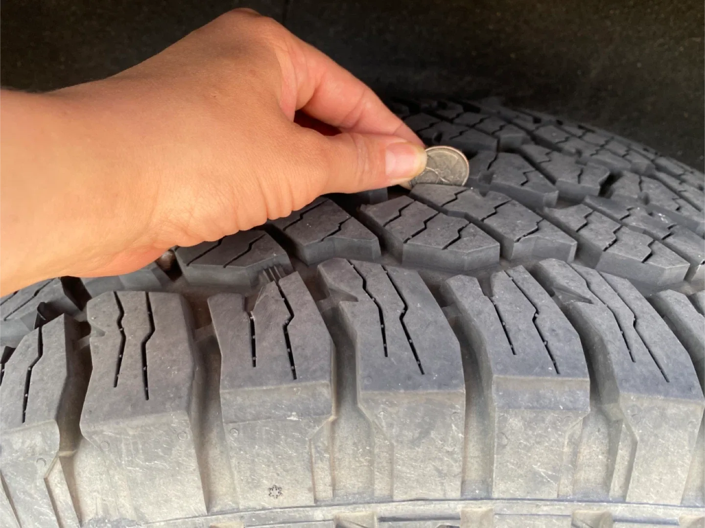 Blackhawk RidgeClawler A/T 275/60R20 Tire image indicator(2)