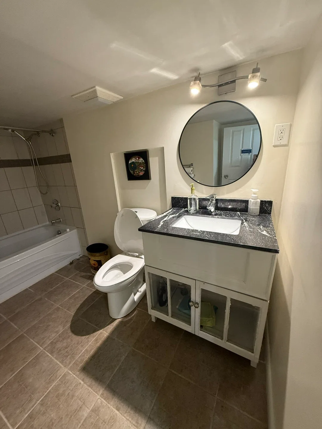 One bedroom basement for rent image indicator(3)