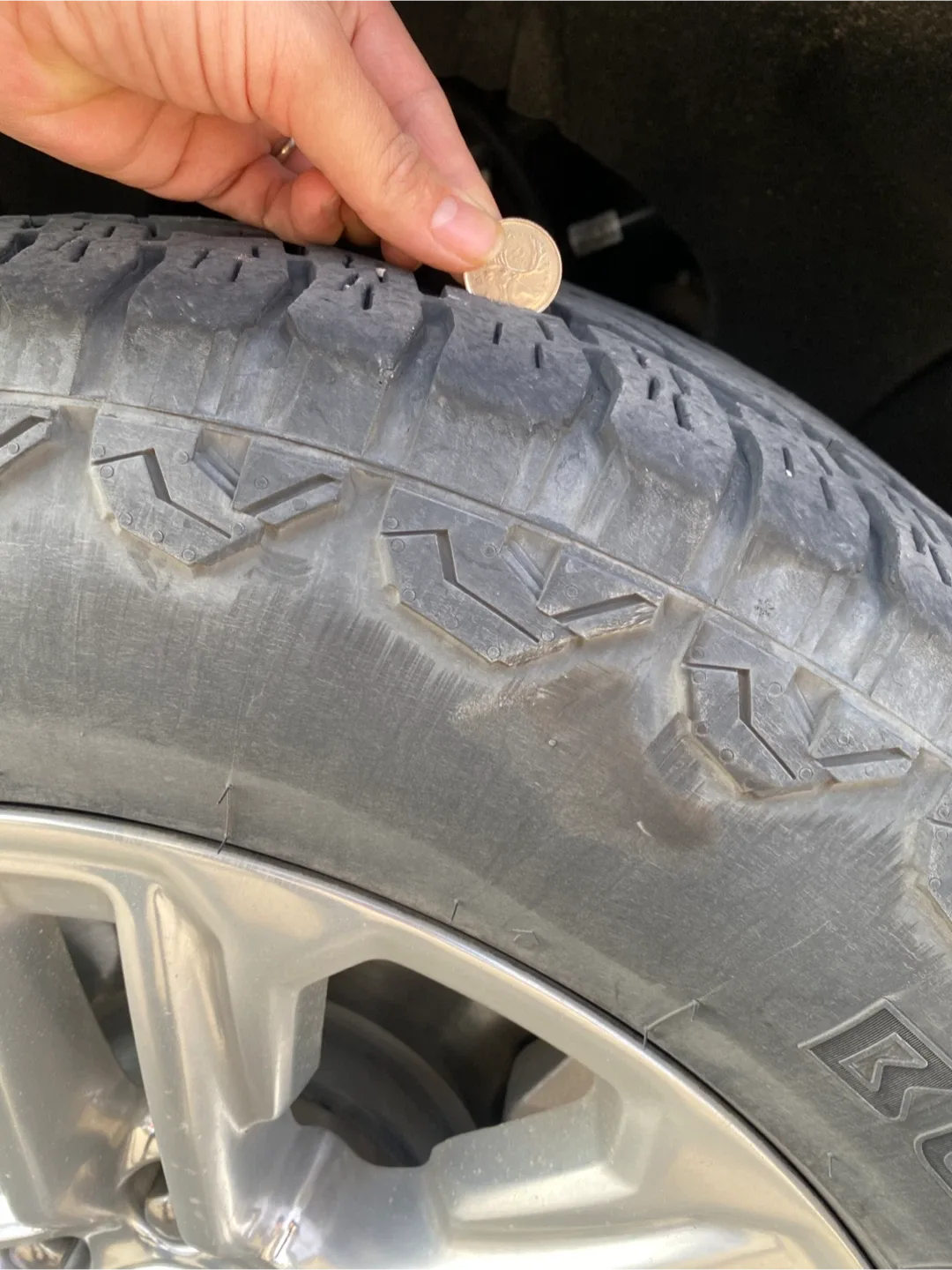 Blackhawk Ridge A/T Tire - 275/60R20 image indicator(3)