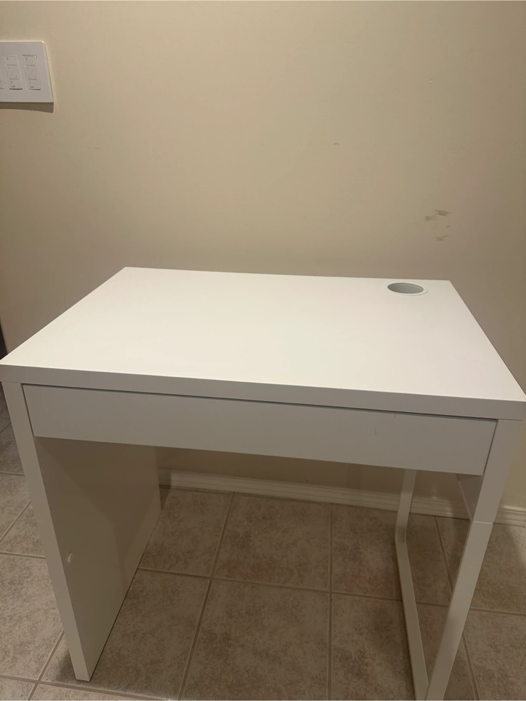 IKEA Micke Desk (White, 73x50 cm) - Like New - photo 2