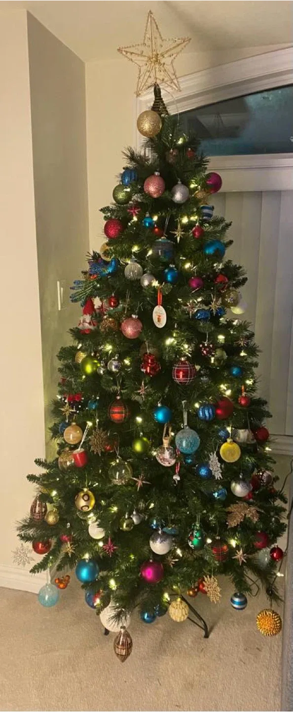 6ft Pre-lit Christmas Tree with over 150+ decorations thumbnail