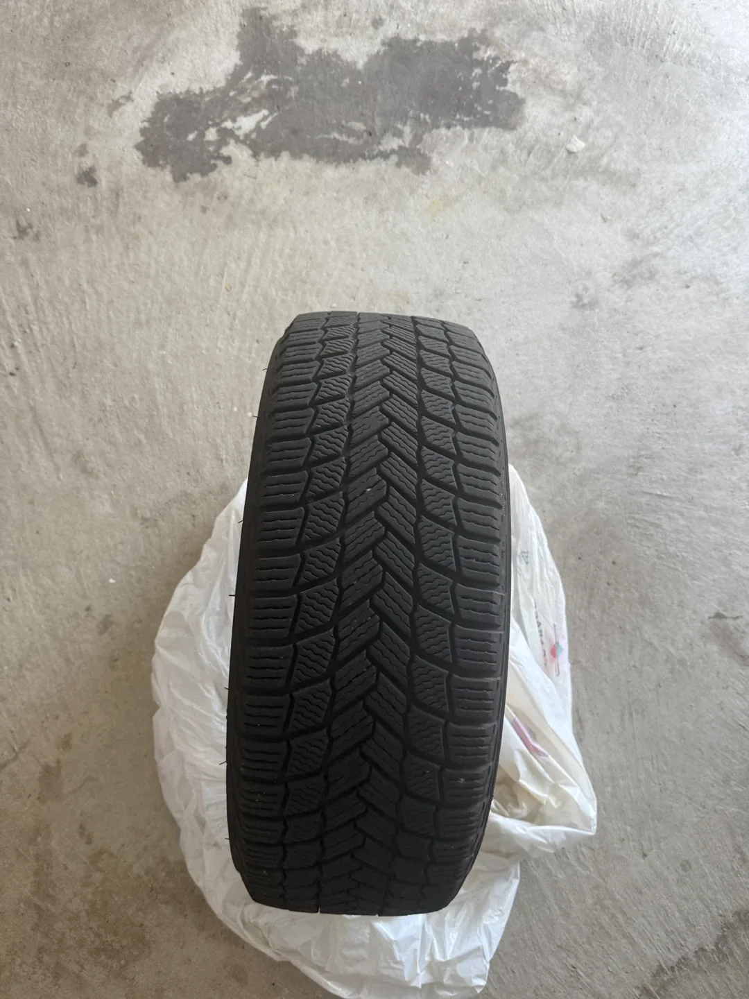 Michelin 215/55 R17 Winter Tire Set image indicator(3)