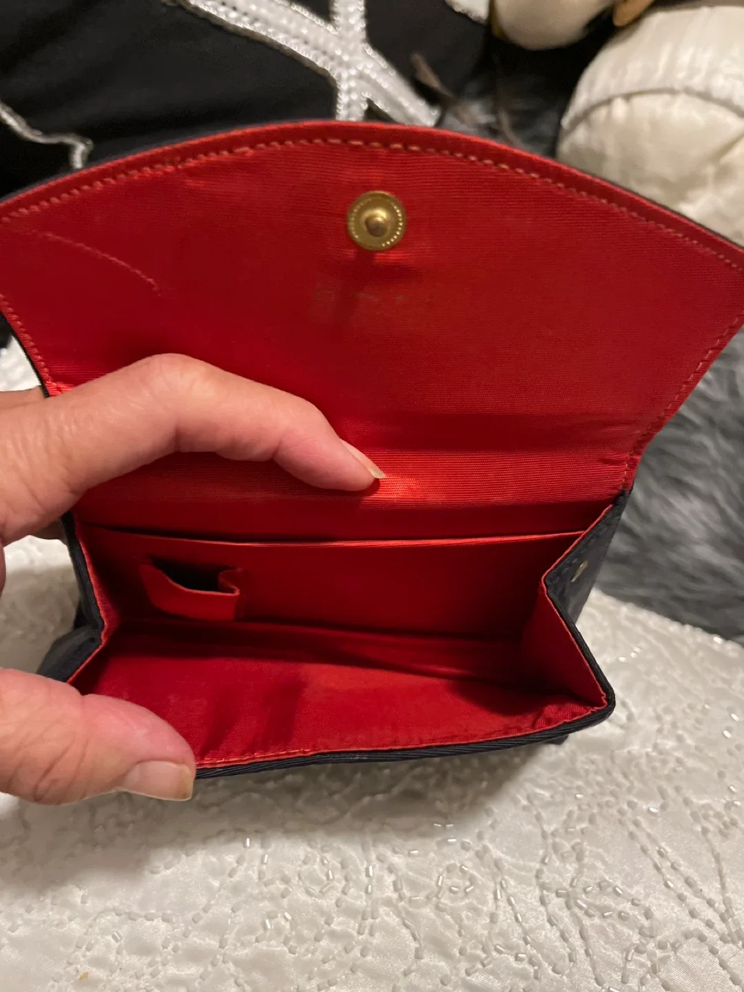 Vintage Cameo Black Clutch image indicator(4)