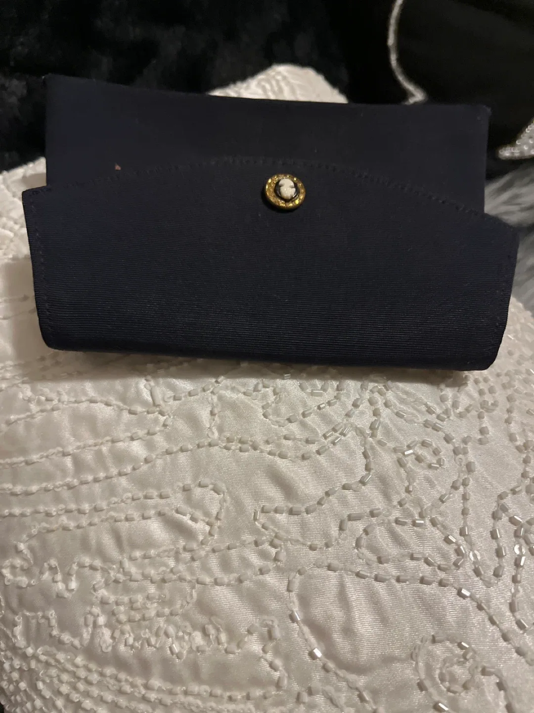 Vintage Cameo Black Clutch image indicator(8)