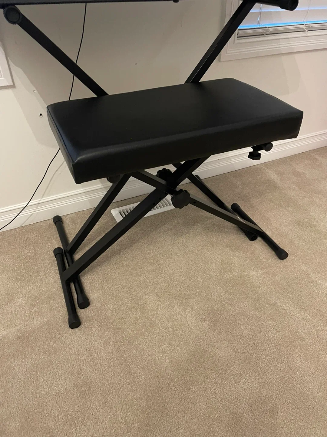 Yamaha PSR-E273 61-Key Portable Keyboard with Bench image indicator(4)