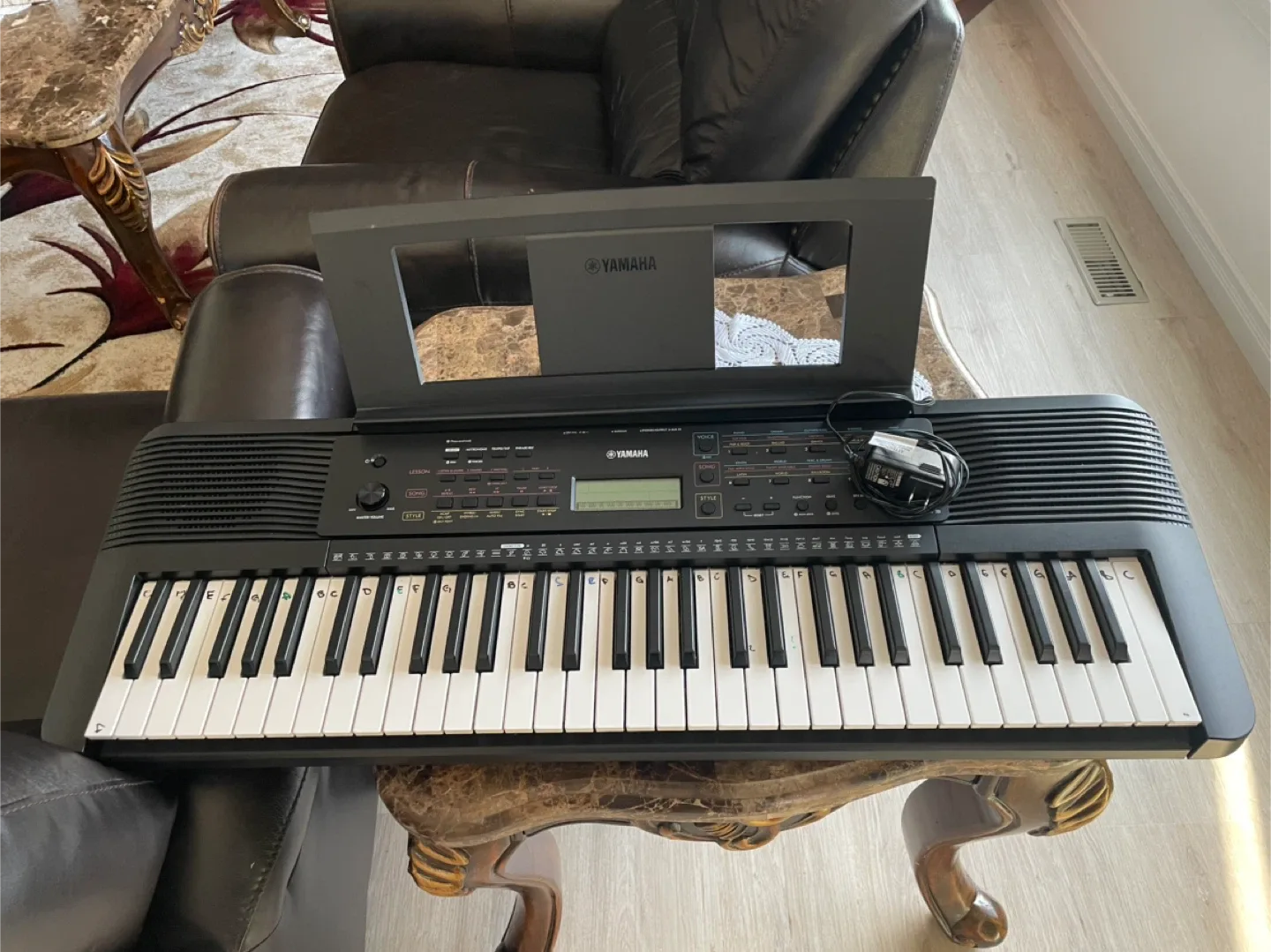 Yamaha PSR-E273 61-Key Portable Keyboard with Bench image indicator(6)