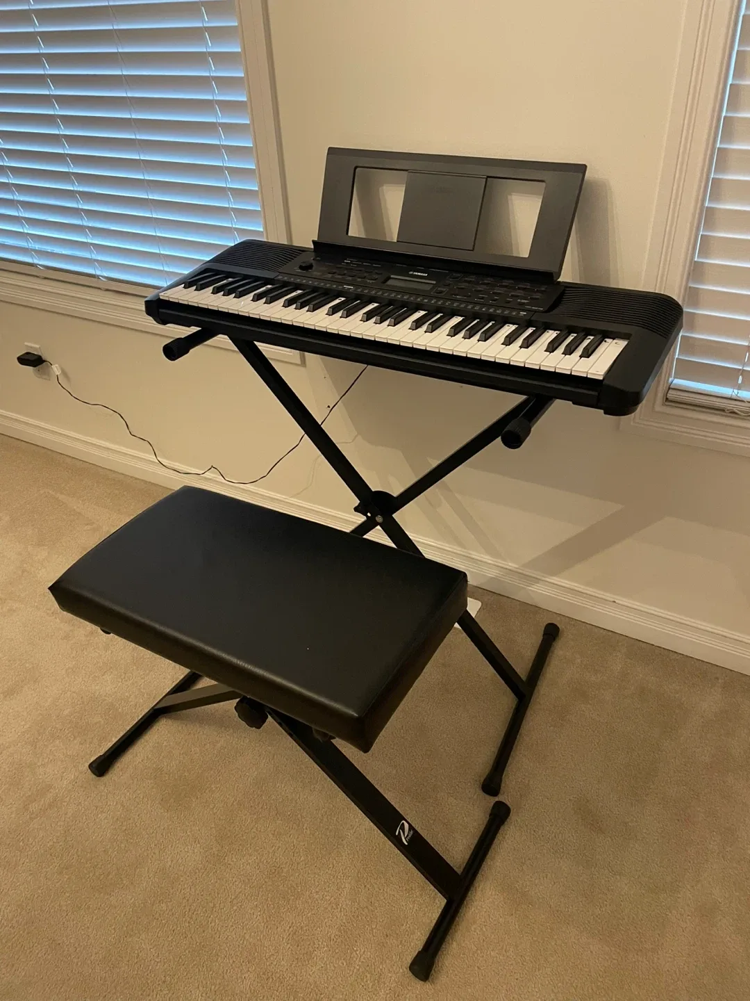 Yamaha PSR-E273 61-Key Portable Keyboard with Bench image indicator(2)