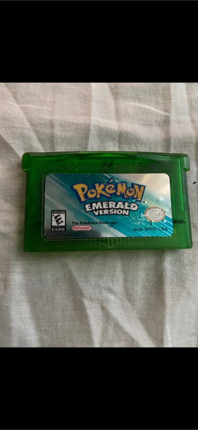 Pokémon Emerald Version - Game Boy Advance