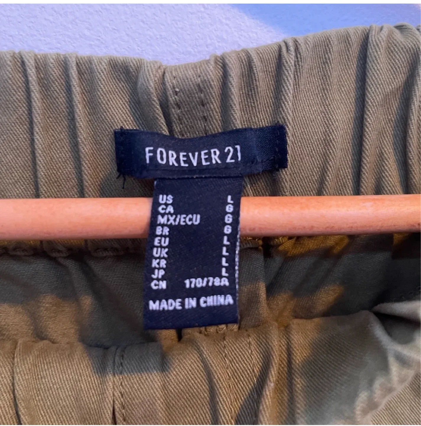 Forever 21 Olive Green Cargo Pants - Size L image indicator(3)