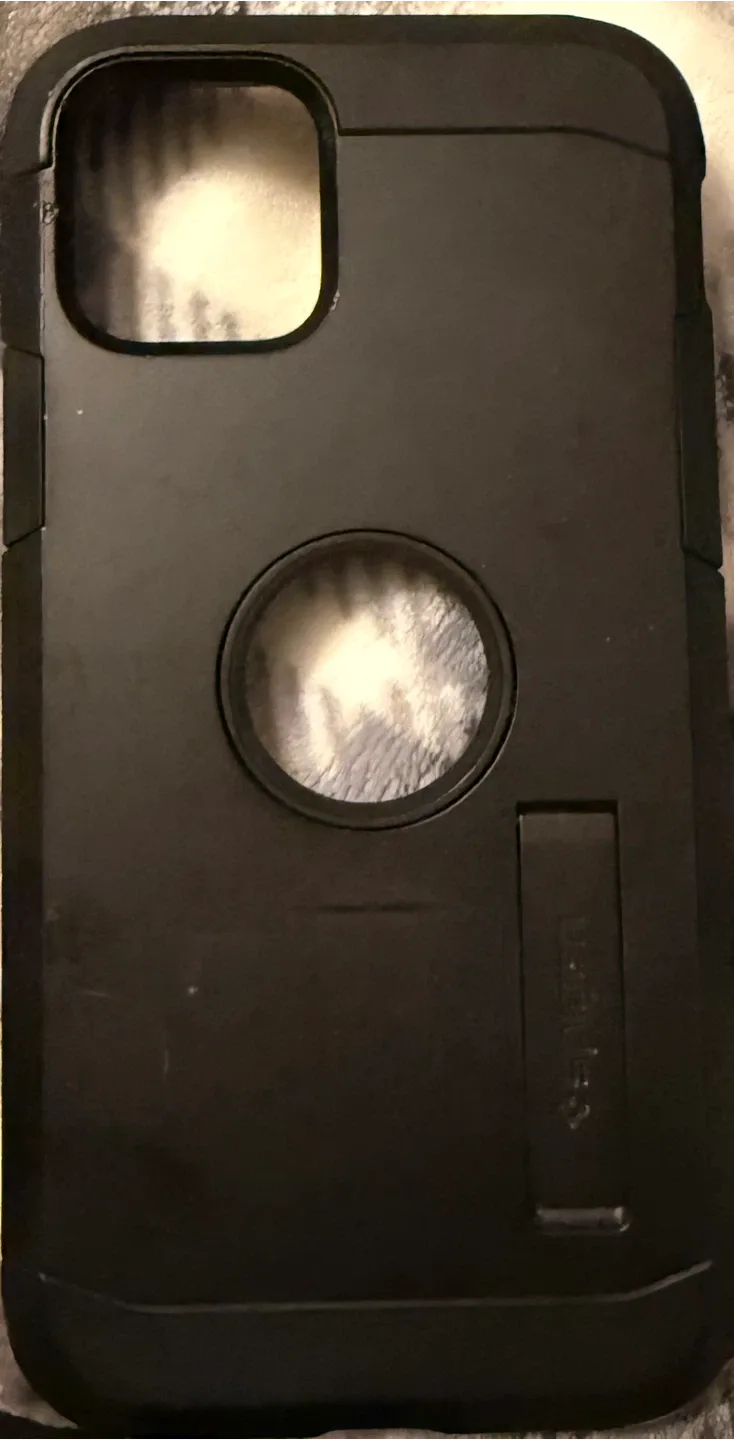 iPhone 11 Pro with Spigen Case & Accessories image indicator(4)