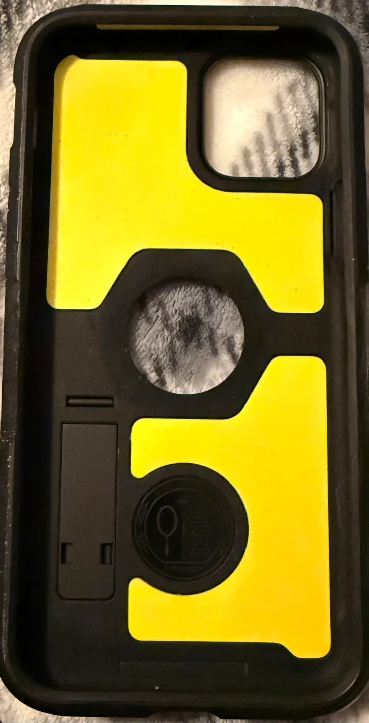 iPhone 11 Pro with Spigen Case & Accessories image indicator(5)