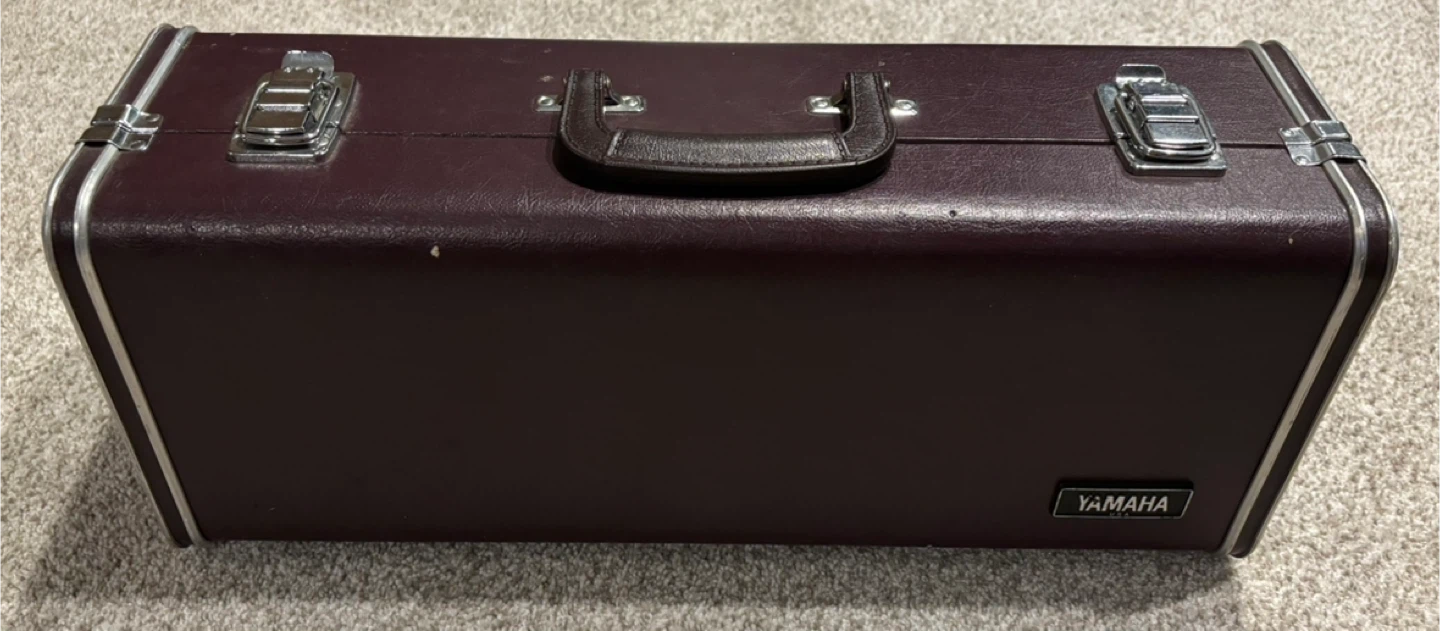 Yamaha Trumpet with Case & Accessories - photo 5