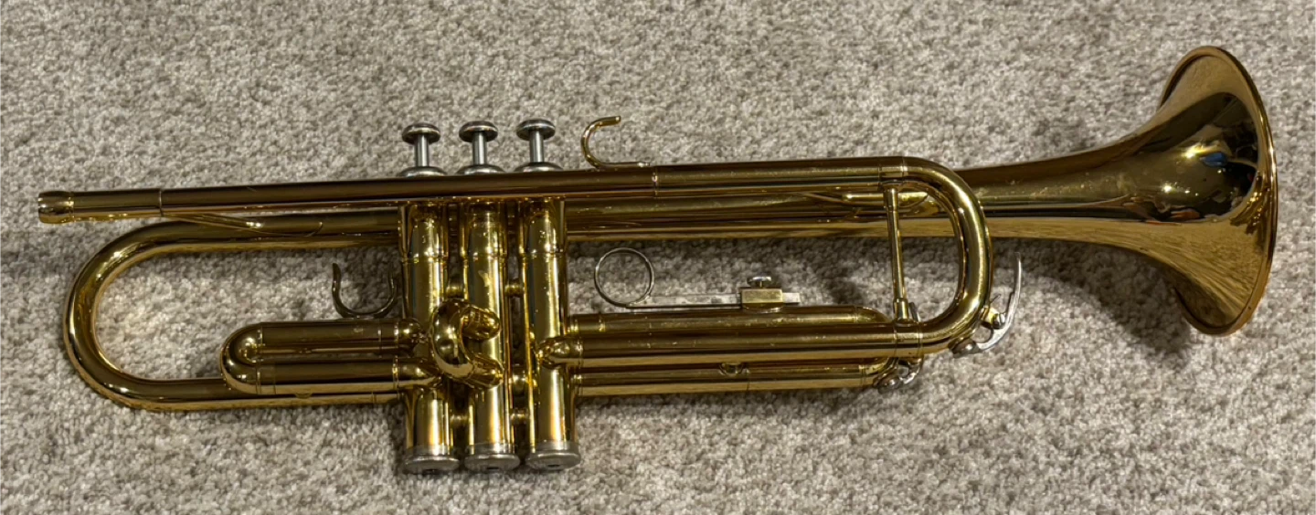 Yamaha Trumpet with Case & Accessories - photo 2