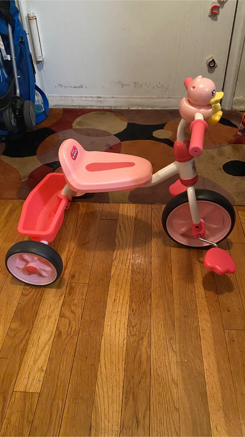 B.Duck Pink Tricycle