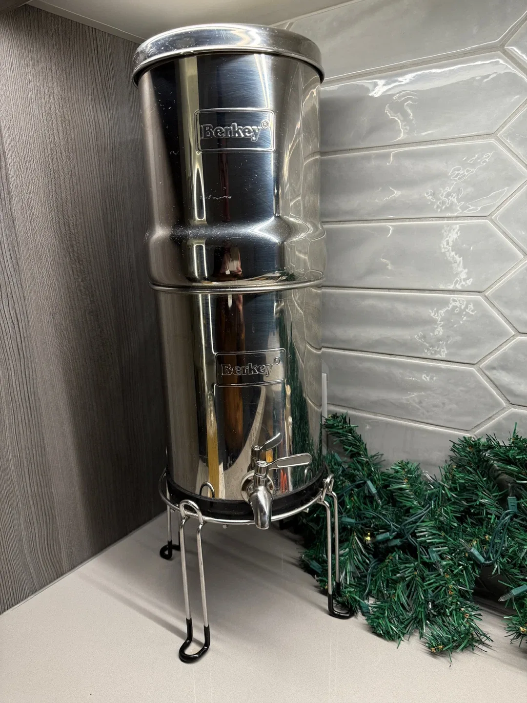 Like NEW Berkey water filtration system with stand image indicator(2)